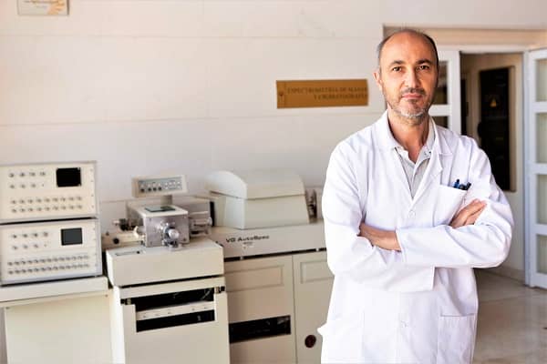 Fernando Lafont, responsable del Laboratorio de Espectrometría de Masas y Cromatografía de la Universidad de Córdoba